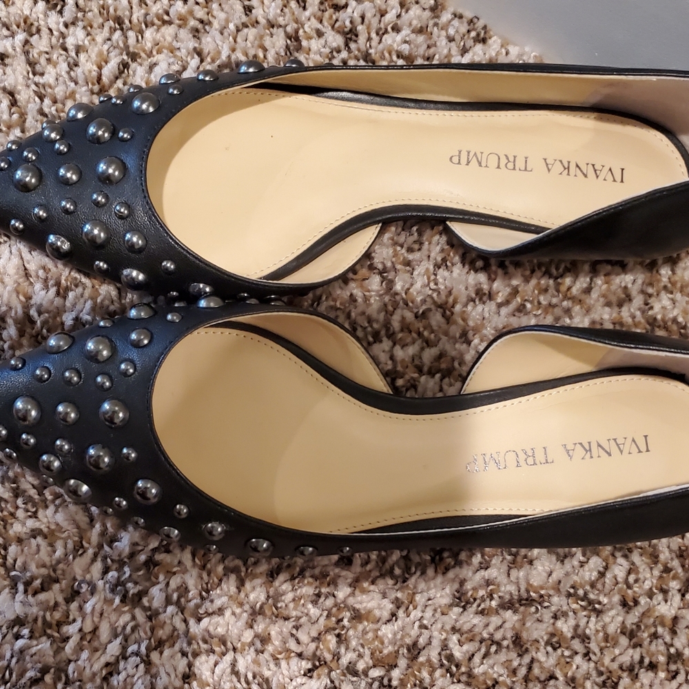 Ivanka Trump flats size 6